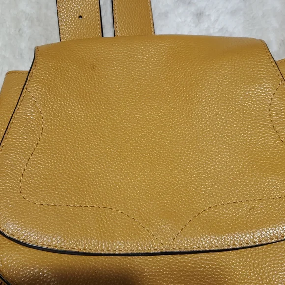 Vince Camuto Caramel Tal Crossbody Leather Saddle Purse w Horseshoe Hardware - Picture 7 of 11